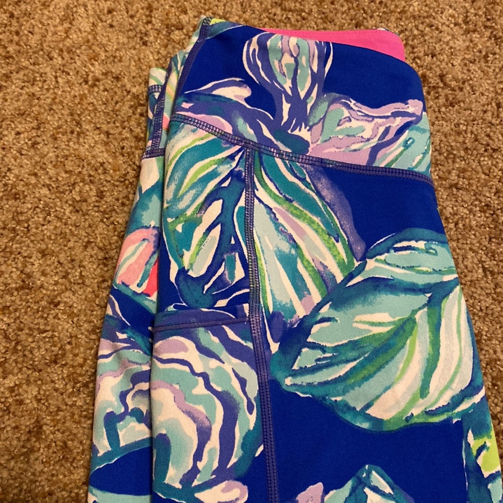 Lilly Pulitzer Luxletic Cropped Leggings with side pocket - Size XS - Picture 6 of 6